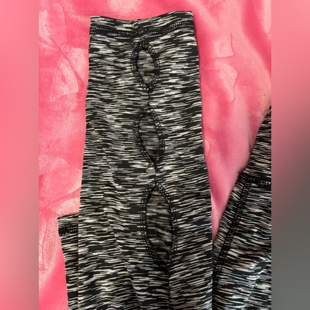 🖤✨ Black & White Cutout Leggings ✨🖤